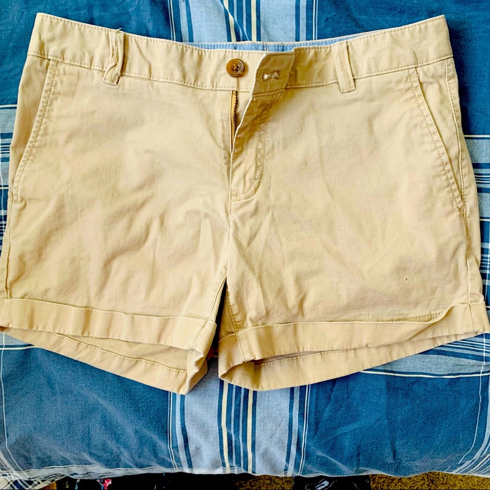 Khaki cuffed shorts